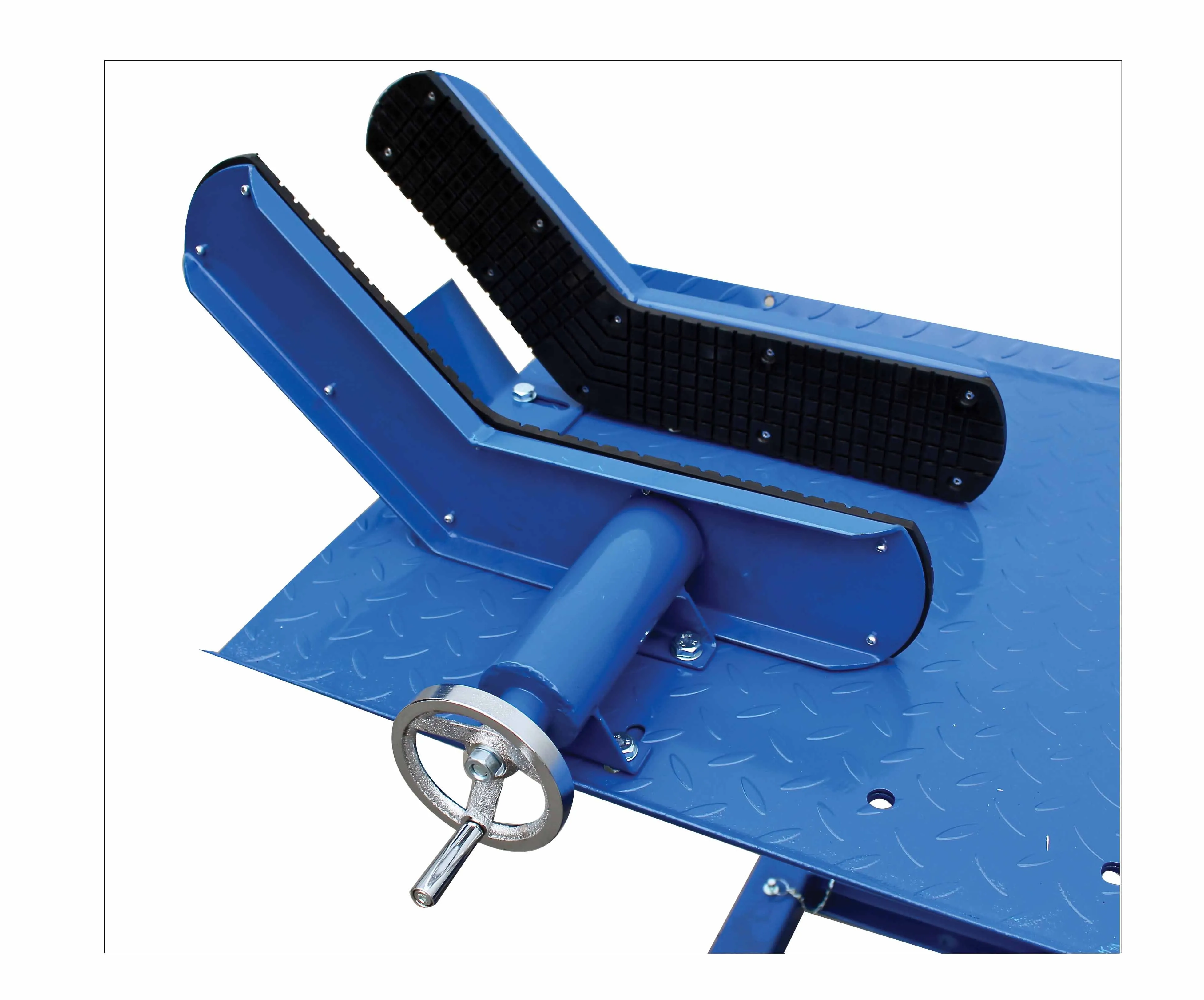 Front wheel chock on diamond-plate platform with rubber pads and hand-adjustment screw wheel