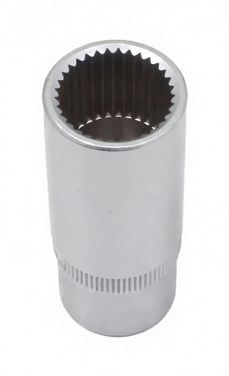 Top view down into chrome socket showing full internal multi‑tooth spline, brand/model marking 'S‑MTS33 CR‑V' and knurled band on the body.